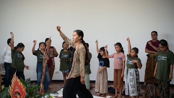 Nuanu Creative City Soroti Peran Seniman Perempuan dalam Ekosistem Kreatif 1Sarita_Ibnoe_saat_memandu_workshop_di_Labyrinth_Art_Gallery,_Nuanu_Creative_City.png