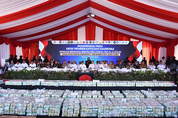 SINERGITAS TNI AL, BNN RI DAN BEA CUKAI KEMBALI GAGALKAN PENYELUNDUPAN NARKOBA SEBERAT 2 TON 2_ton_nar.jpg