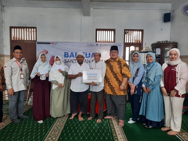Rumah Zakat Kolaborasi Dengan BUMD DKI Jakarta Penyerahan Bantuan Santunan Guru Ngaji RZ_dan_BUMD_DKI_JKT.jpg