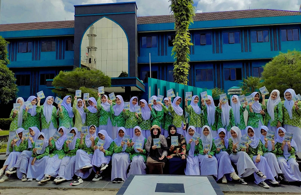 Gema Suara Anak Bangsa : Buku Antologi Puisi dan Pantun Siswa MTs Nurul Azhar Akhirnya Meluncur buku_antologi_puisi.png