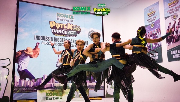 Komix Herbal Ajak Gen Z Siap Hadapi Musim Batuk dengan Cara yang Fun dance.jpg