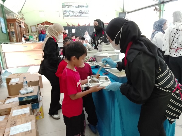 Peran Serta Guru dan Lingkungan Sekolah, Kunci Keberhasilan Dapur Sekolah MBG kompak_guru_komite_sekolah_dan_orang_tua.jpg