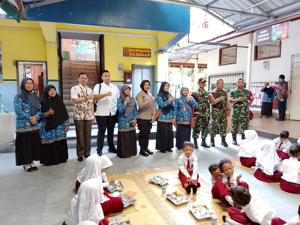 Koramil Gondokusuman dan Polresta Jogjakarta Apresiasi Uji Coba Dapur Sekolah di SDN Ngupasan koramil_dan_polrestra.png