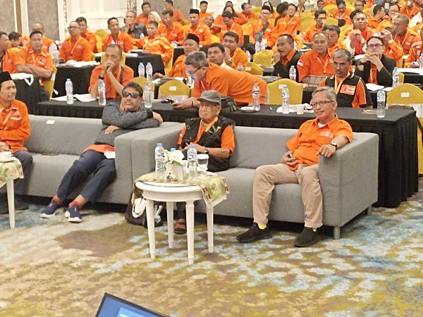 Ketua Umum K. SBSI Johanes Dharta Pakpahan SH., MA., Terpilih Secara Aklamasi partai_buruh.jpg