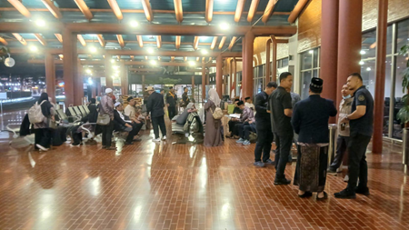 Penelantaran Jamaah Umroh Terulang oleh Travel Diduga tak Berizin rois.png