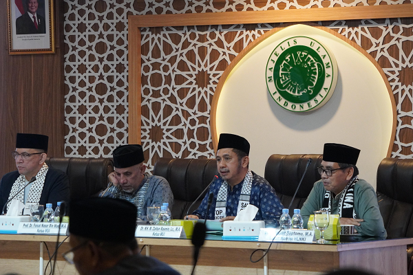 Ketua MUI Bidang Ukhuwah: Donald Trump dan Pemimpin Negara yang Setujui Gencatan Senjata ustad_zaitun_r.png