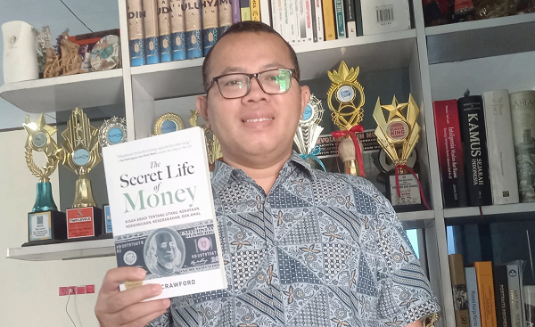 UANG: TUHAN BERWUJUD BENDA yudi_haryono.png