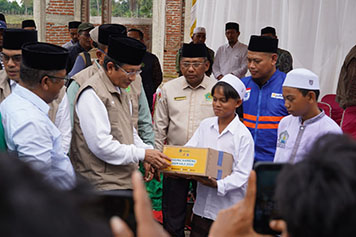 Menag Bantu Pesantren Terdampak Banjir Aceh 