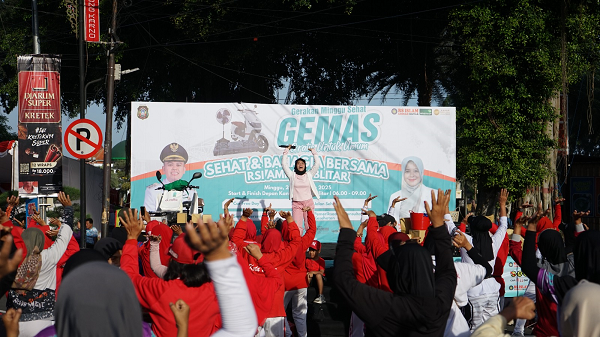 Sinergi Sehat: Walikota Blitar & RSI Aminah Sukses Gelar CFD Massal dengan Layanan Spesialis Gratis