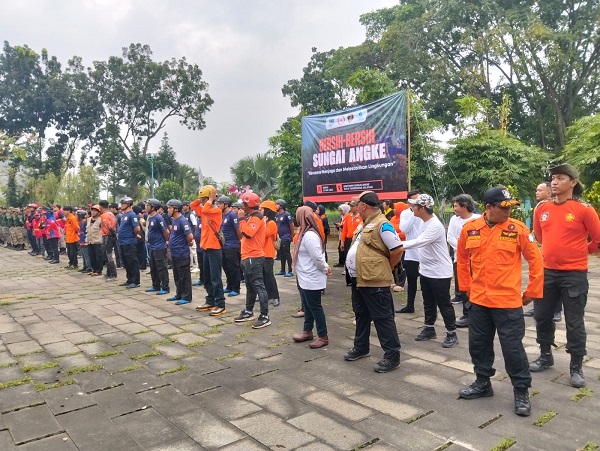 Peringati Hari Keanekaragaman Hayati,Relawan Indonesia CARE Ikut Aksi Bersih Sungai Angke di Tangsel